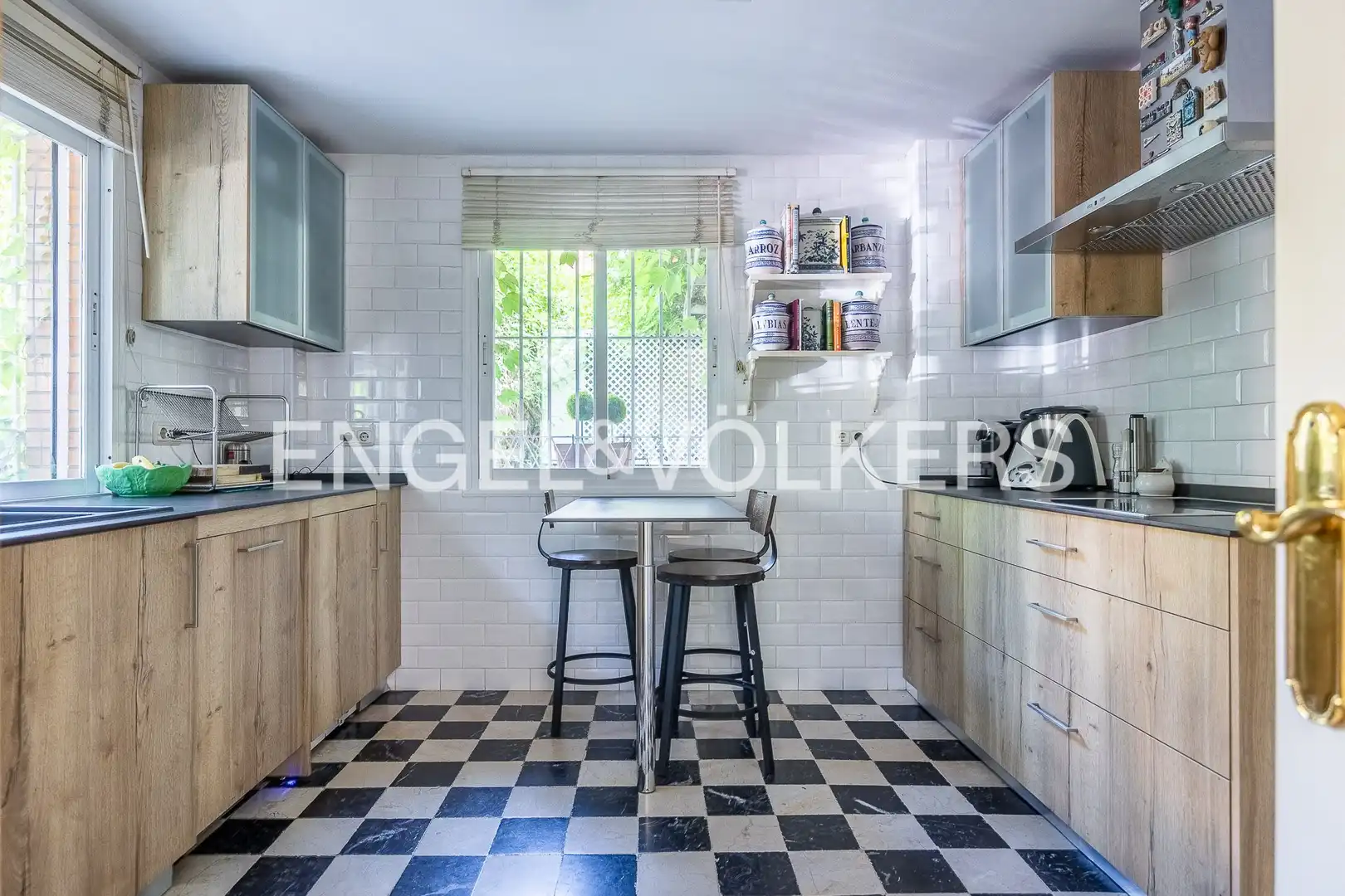 Kitchen of Houses for sale in Sevilla  with Air Conditioner, Heating and Private garden
