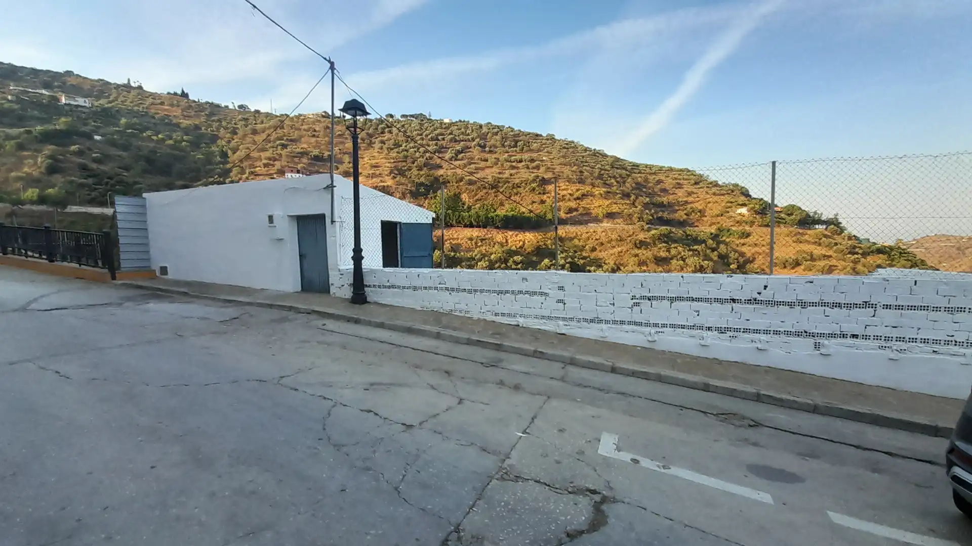 Vista exterior de Nau industrial de lloguer en Sayalonga