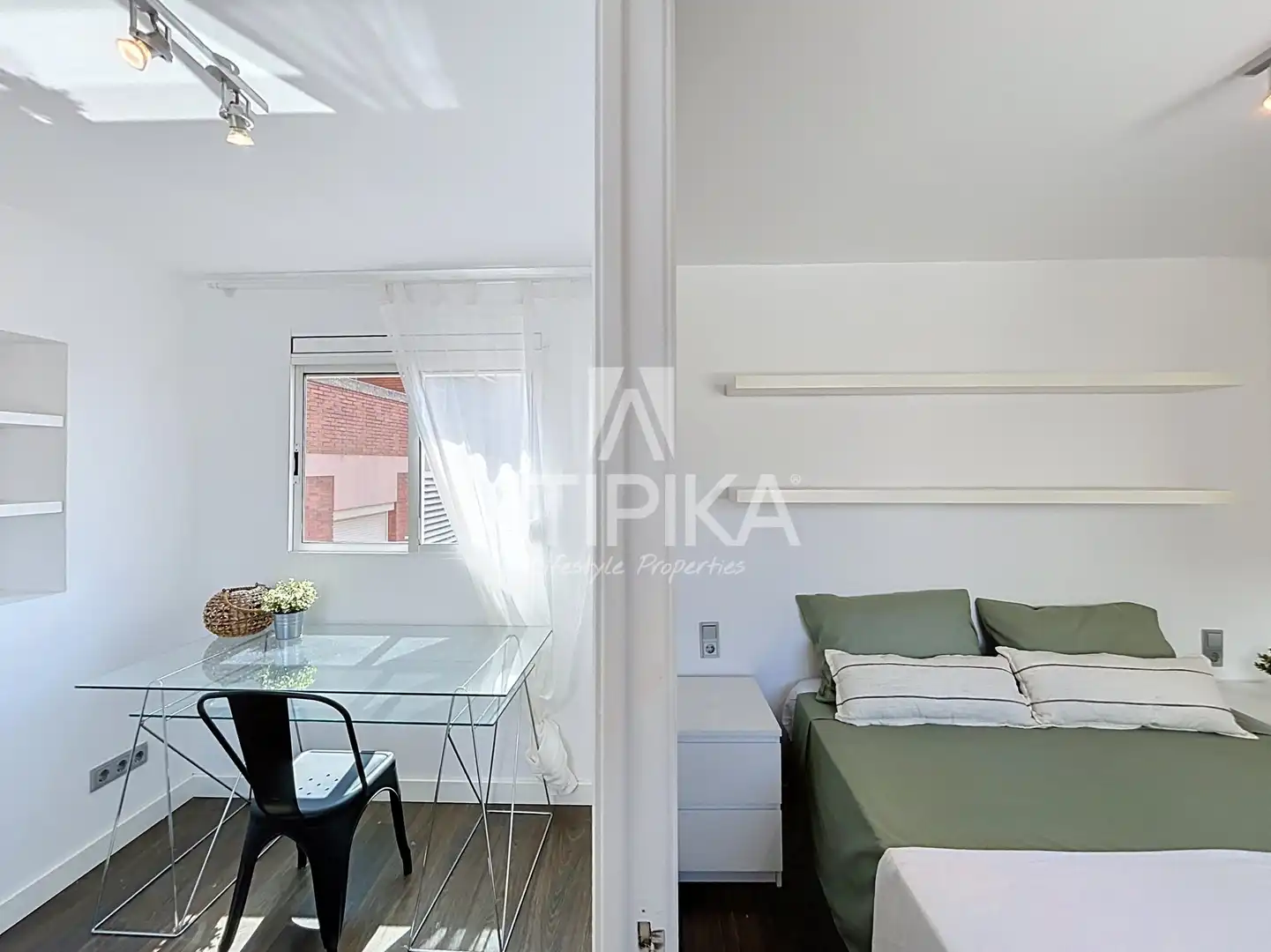 Schlafzimmer von Dachboden zur Miete in Barcelona mit Klimaanlage, Heizung und Terrasse