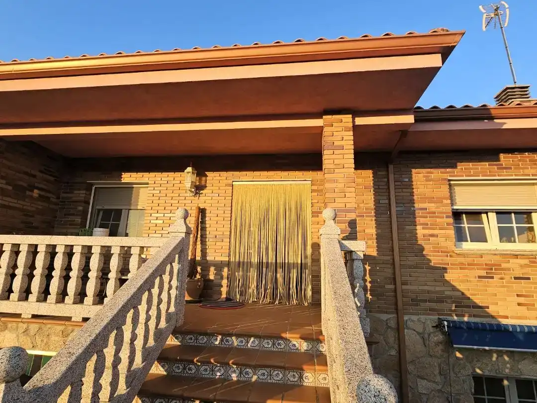 Vista exterior de Piso en venta en Valdemorillo con Aire acondicionado, Jardín privado y Trastero