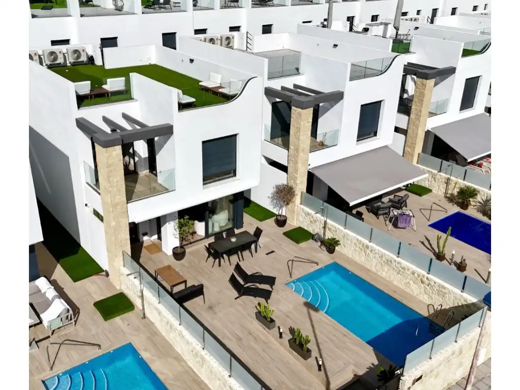 House with pool for sale in Calle Corbeta-Punta Prima, imagen 3