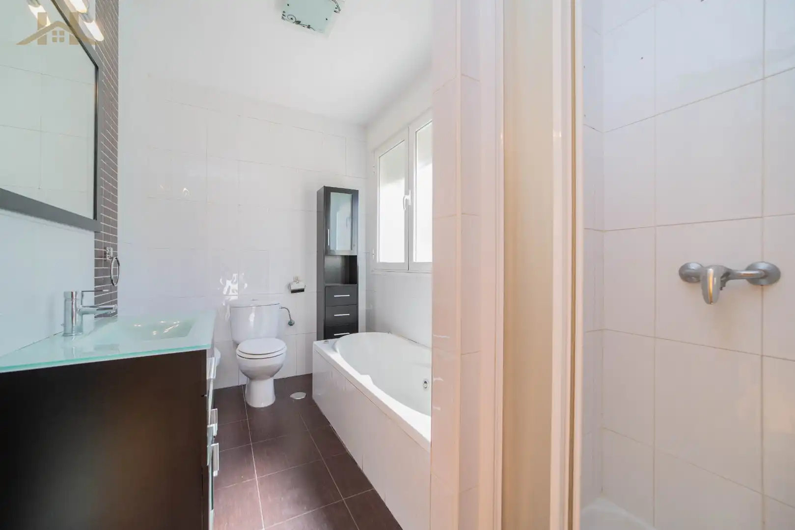 Baño de Casa adosada en venta en Carranque con Aire acondicionado, Calefacción y Jardín privado
