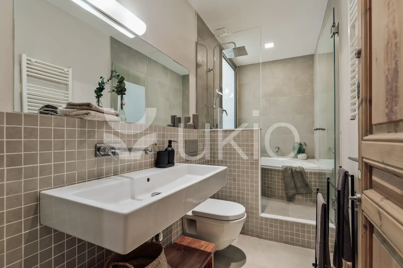 Baño de Apartamento de alquiler en Barcelona con Aire acondicionado, Calefacción y Terraza