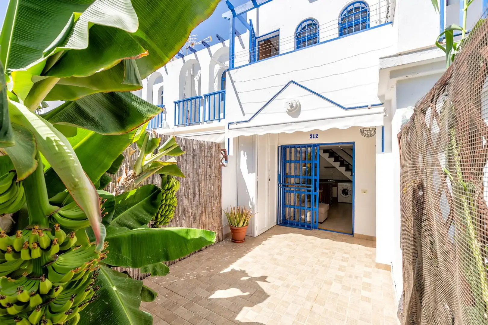 Vista exterior de Casa adosada en venta en San Bartolomé de Tirajana con Aire acondicionado, Jardín privado y Terraza