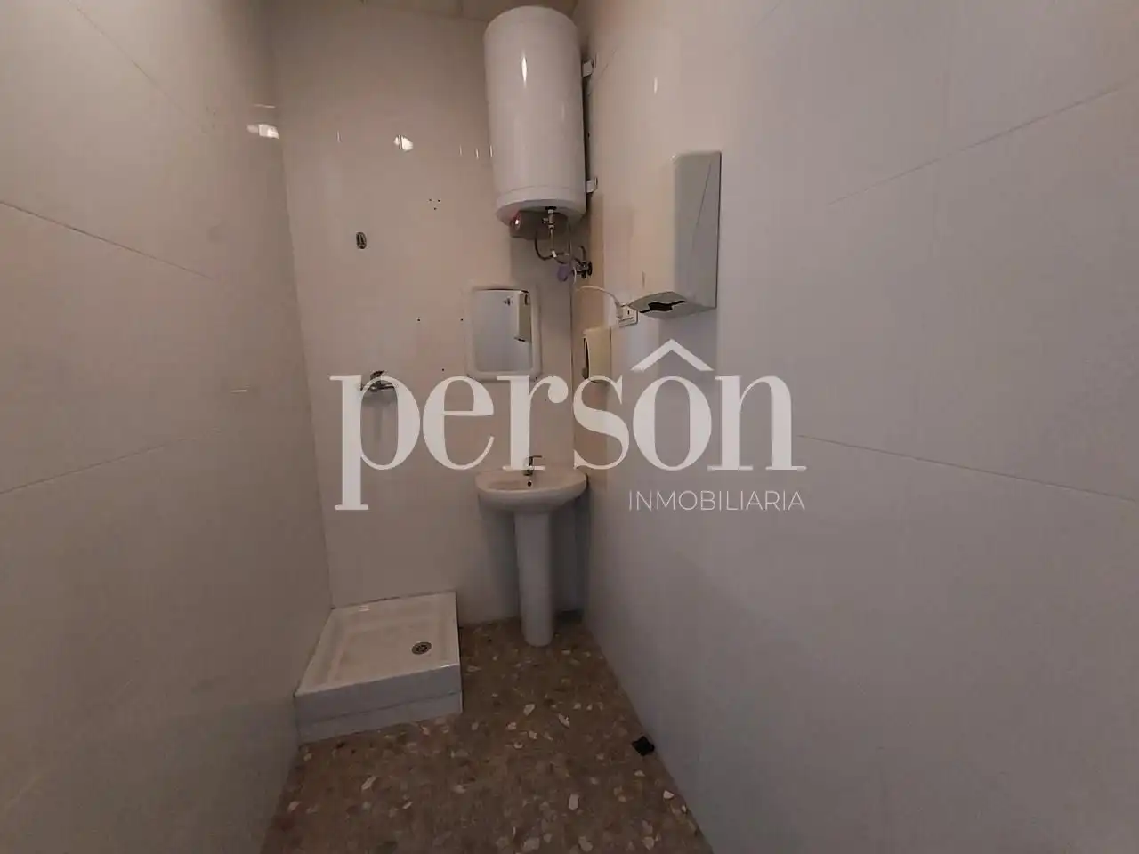 Badezimmer von Geschaftsraum zur Miete in Camins al Grau