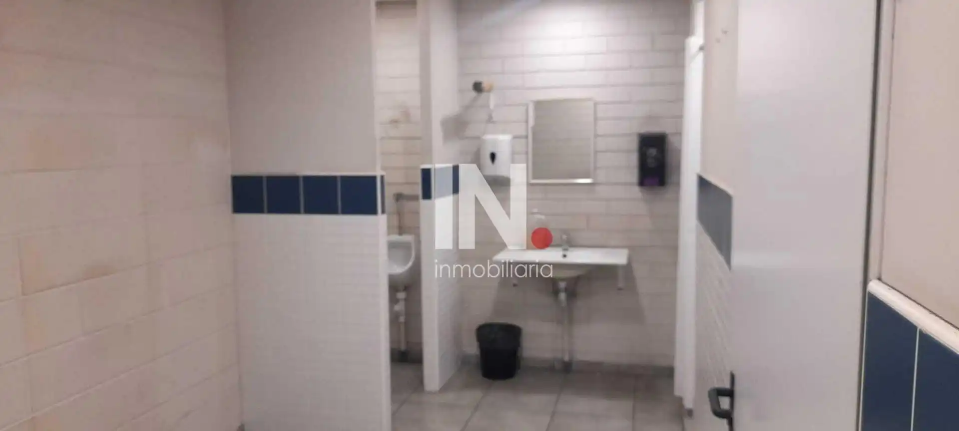 Badezimmer von Fabrikhallen zur Miete in Torrefarrera