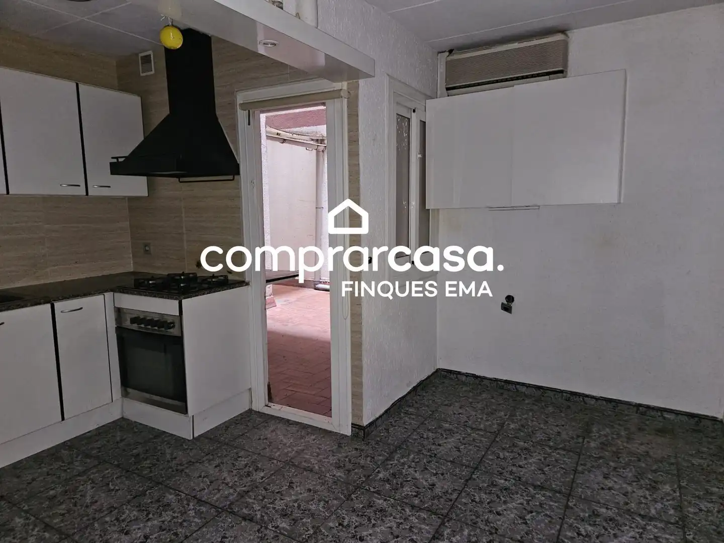 Cuina de Pis en venda en Sant Boi de Llobregat amb Parquet i Balcó