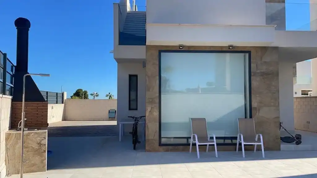 Vista exterior de Casa o chalet en venta en Rojales con Aire acondicionado, Jardín privado y Piscina