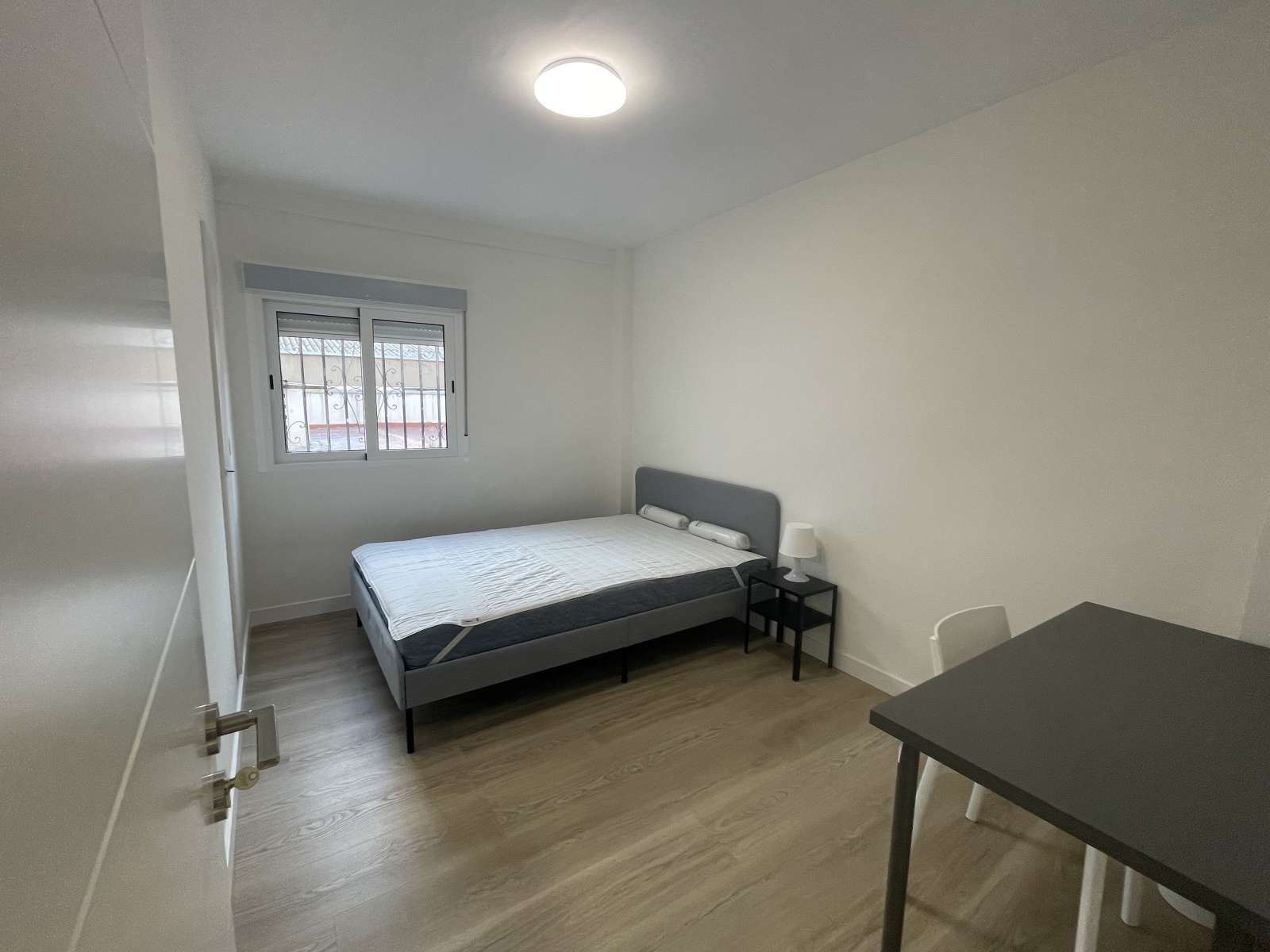 Bedroom of Flat for share in  Valencia Capital  with Air Conditioner, Heating and Terrace