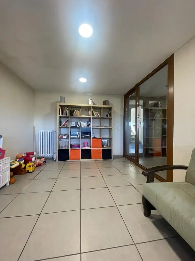 Sala de estar de Piso para compartir en Alp con Calefacción y Amueblado