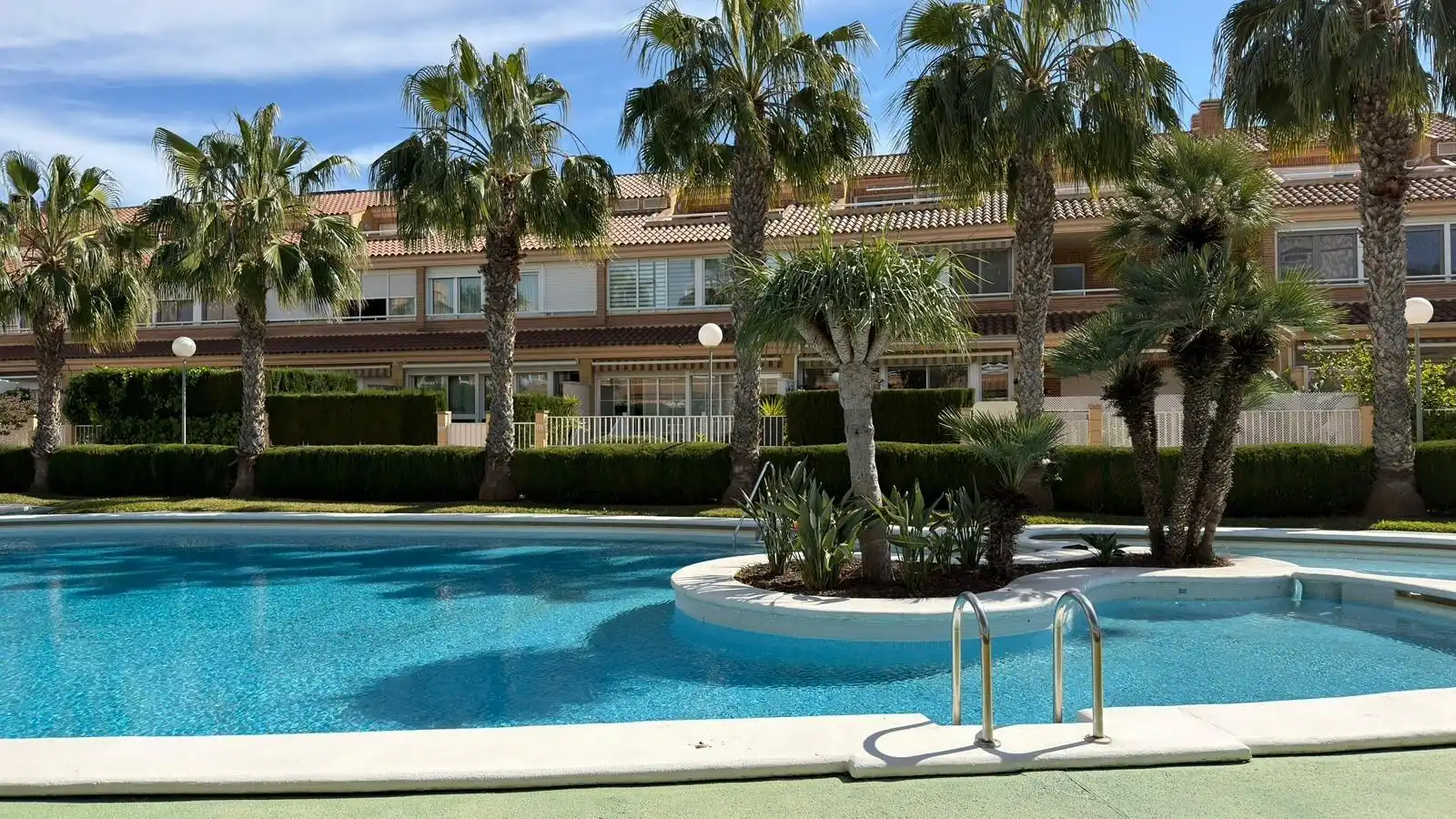 Piscina de Casa o chalet en venta en Alicante / Alacant con Aire acondicionado, Calefacción y Jardín privado