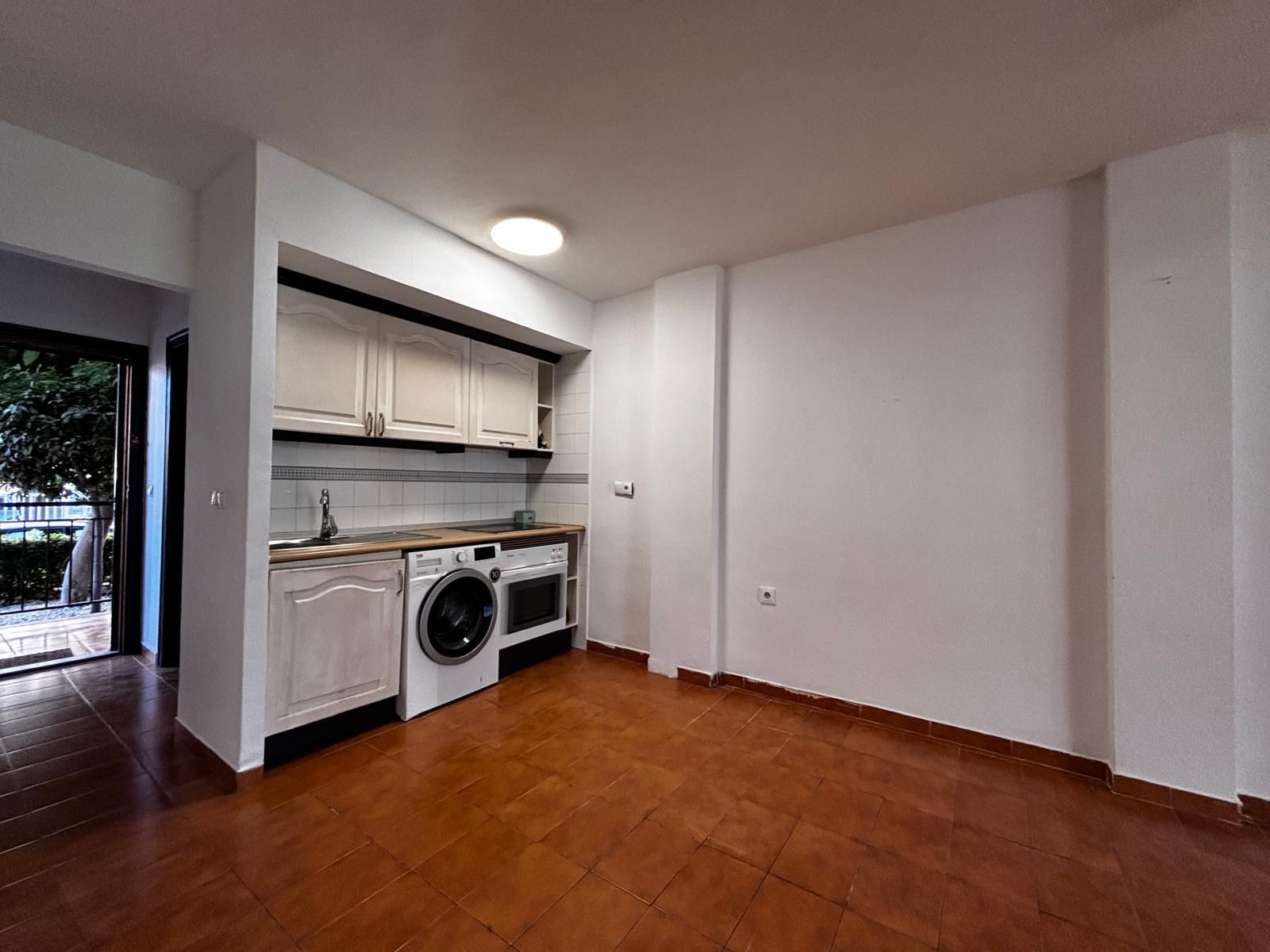 Cuina de Apartament en venda en Torrevieja amb Aire condicionat, Balcó i Alarma