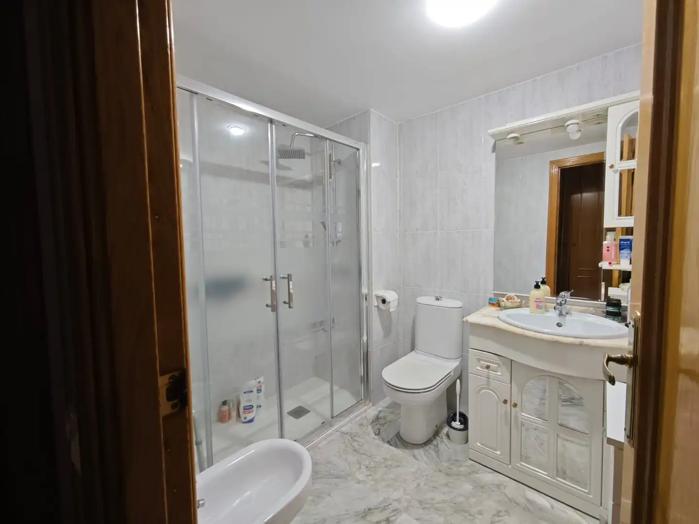 Bathroom of Flat for sale in Valencia  with Air Conditioner, Furnished and Oven