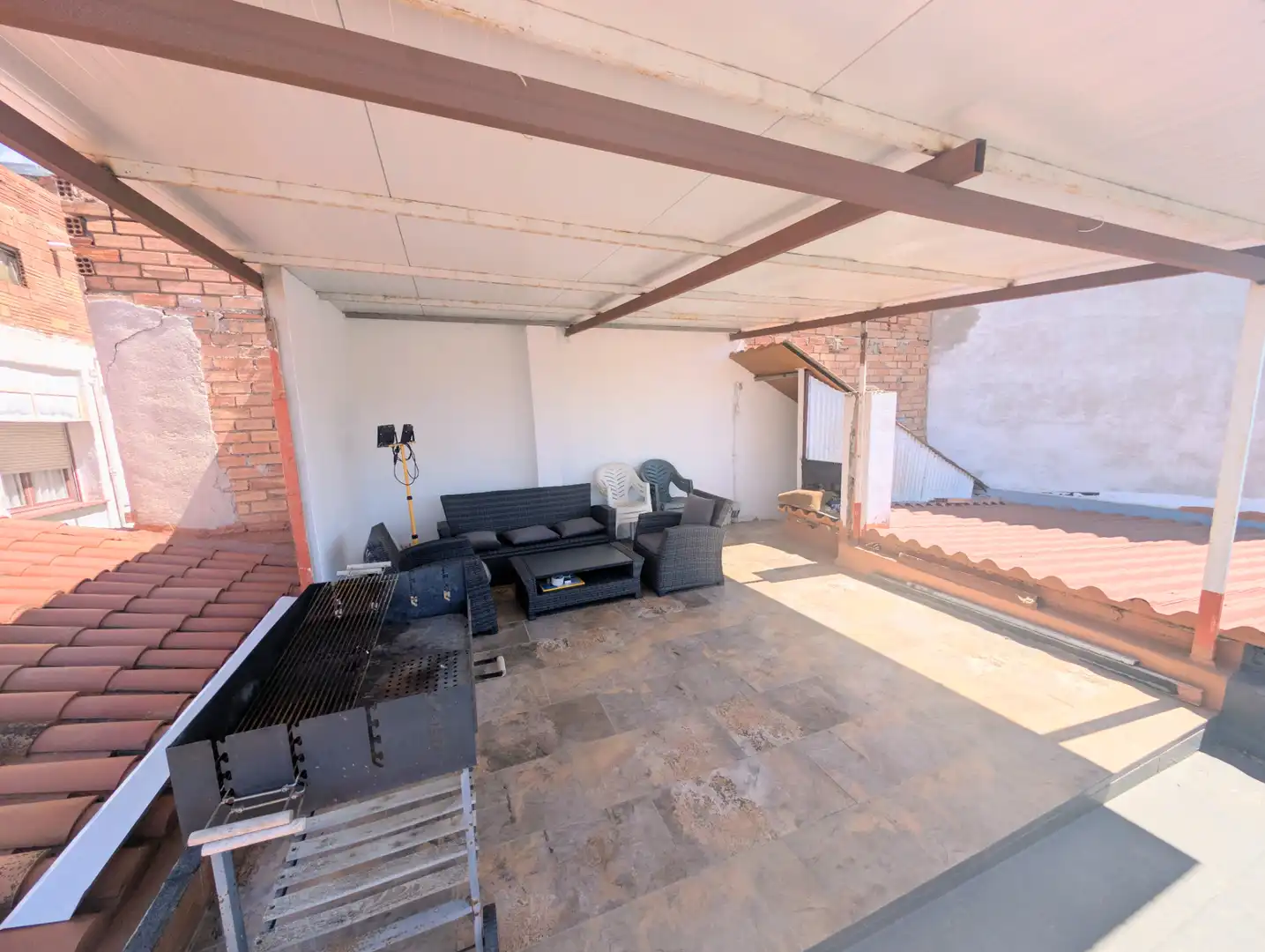 Terrasse von Einfamilien-Reihenhaus zum Verkauf in Terrassa mit Klimaanlage, Heizung und Terrasse