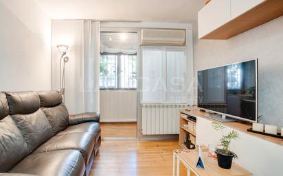 Living room of Flat for sale in  Barcelona Capital  with Heating and Balcony