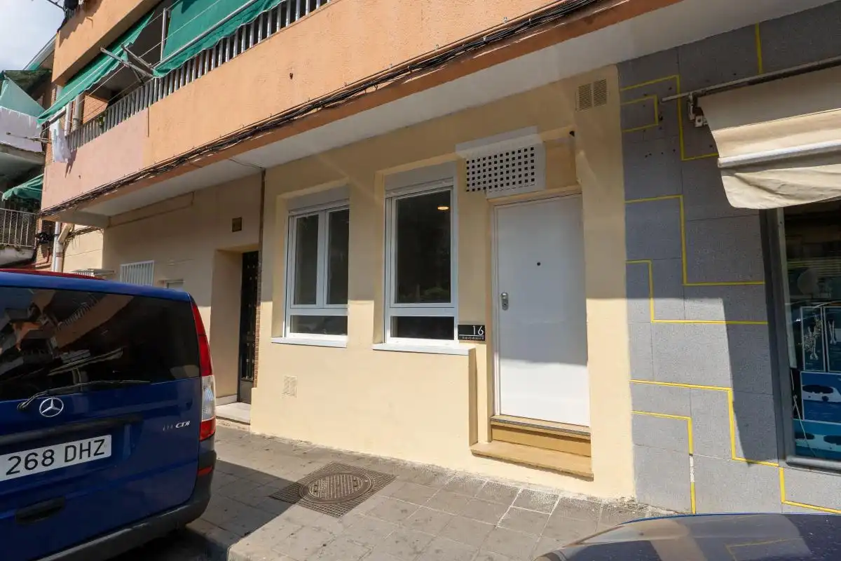 Außenansicht von Erdgeschoss zum Verkauf in Pozuelo de Alarcón mit Klimaanlage und Heizung