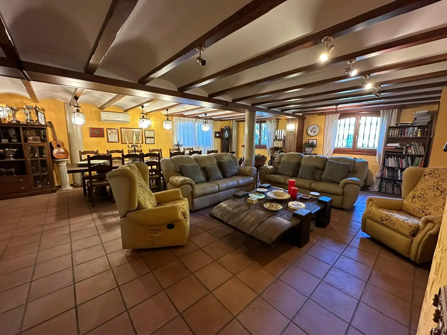 Sala d'estar de Casa o xalet en venda en Benicasim / Benicàssim amb Aire condicionat, Jardí privat i Terrassa