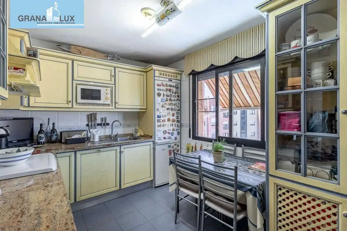 Kitchen of Flat for sale in Granada  with Air Conditioner, Heating and Terrace