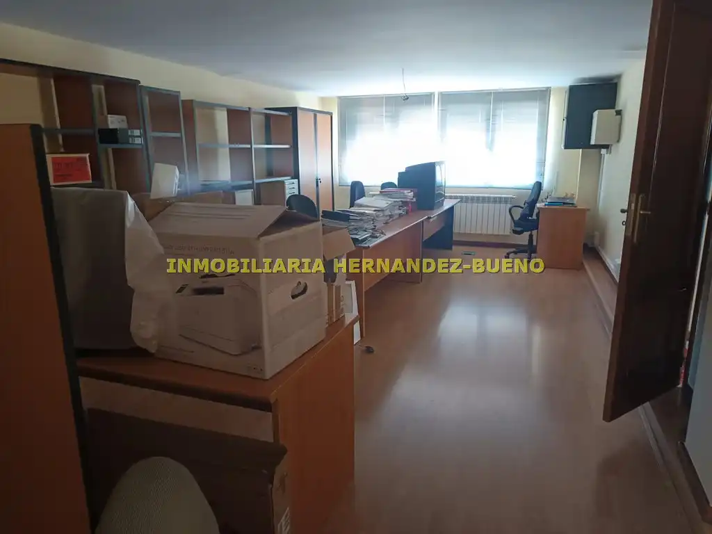 Büro zur Miete in Salamanca mit Klimaanlage, Heizung und Möbliert