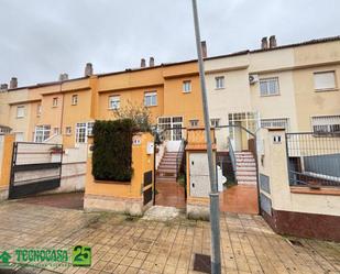 Vista exterior de Casa adosada en venda en Ciudad Real Capital amb Aire condicionat, Calefacció i Terrassa