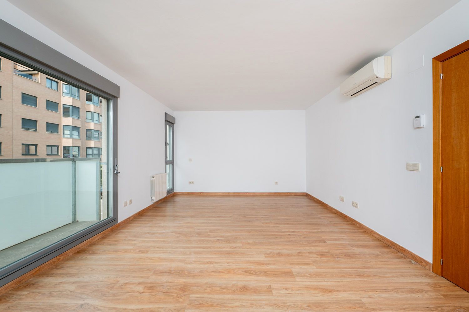 Sala de estar de Piso en venta en  Madrid Capital con Aire acondicionado, Parquet y Trastero