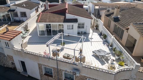 ¡Preciosa villa independiente y soleada con un estudio independiente para invitados en un entorno agradable!