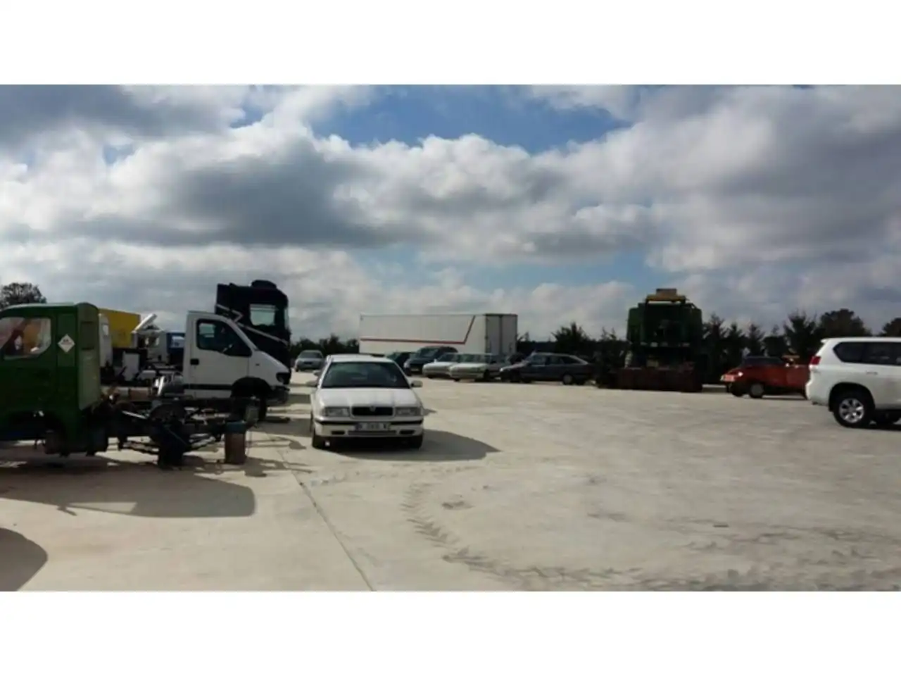 Parking de Nave industrial en venta en Tiñosillos