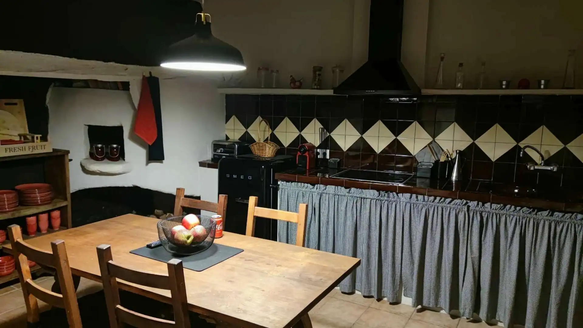 Cuina de Finca rústica en venda en Besalú amb Calefacció, Terrassa i Traster