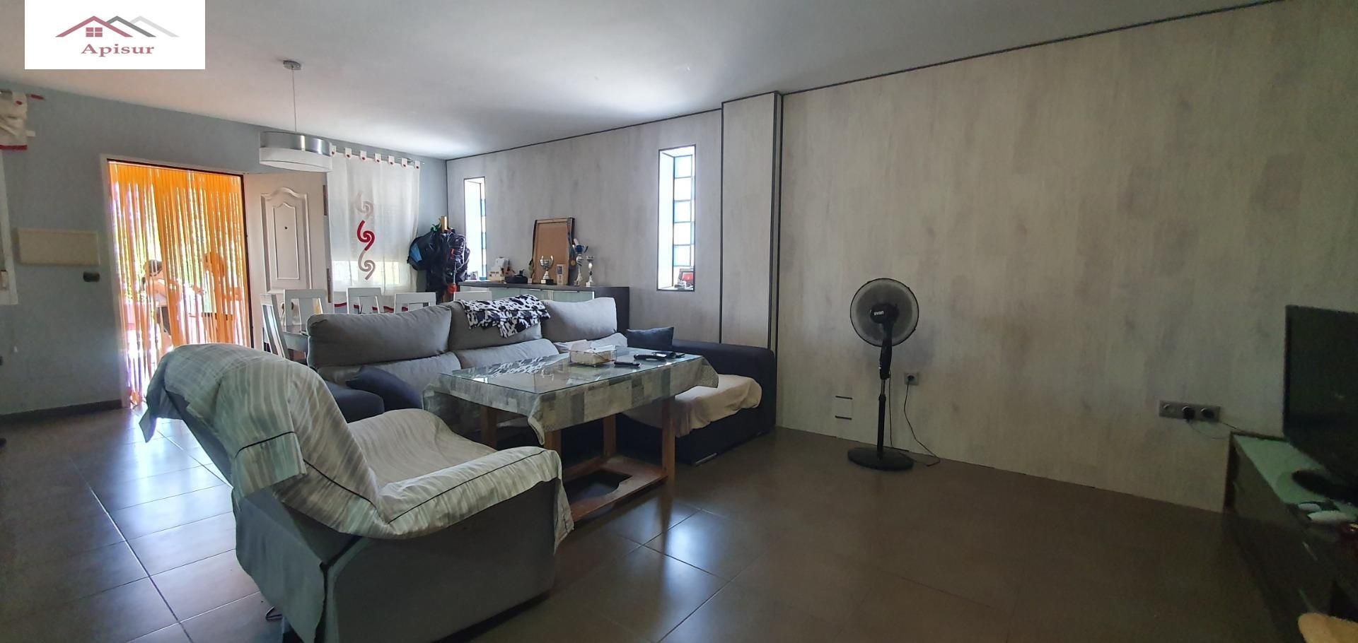 Sala d'estar de Casa adosada en venda en  Jaén Capital amb Aire condicionat i Piscina comunitària