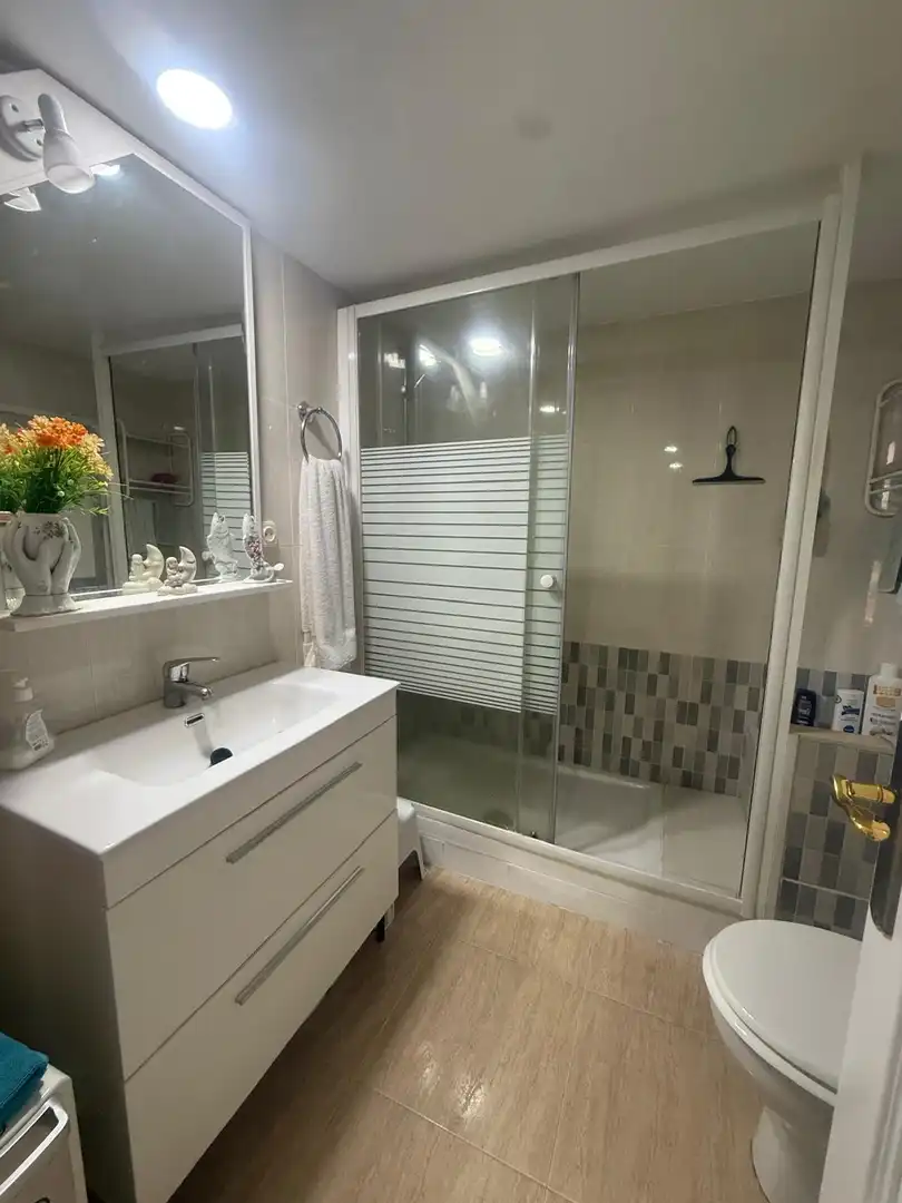 Bathroom of Flat for sale in Esplugues de Llobregat