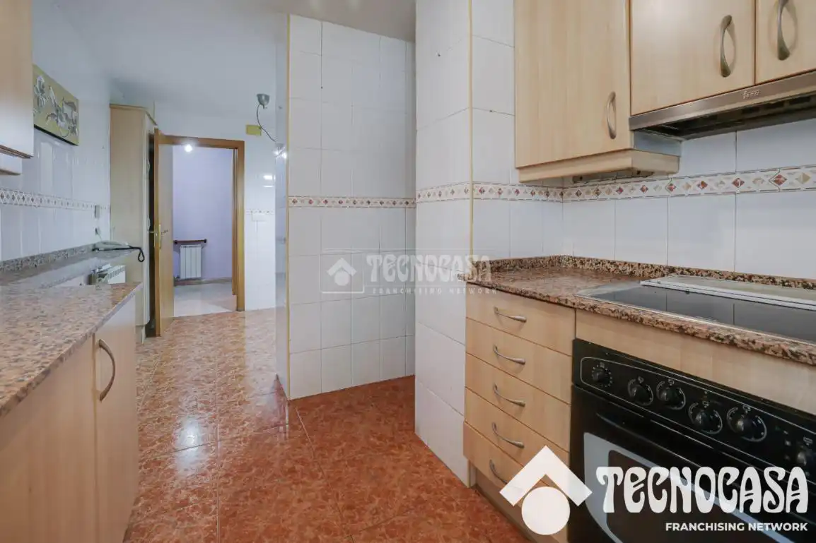 Cocina de Piso en venta en Santa Coloma de Gramenet con Calefacción y Terraza