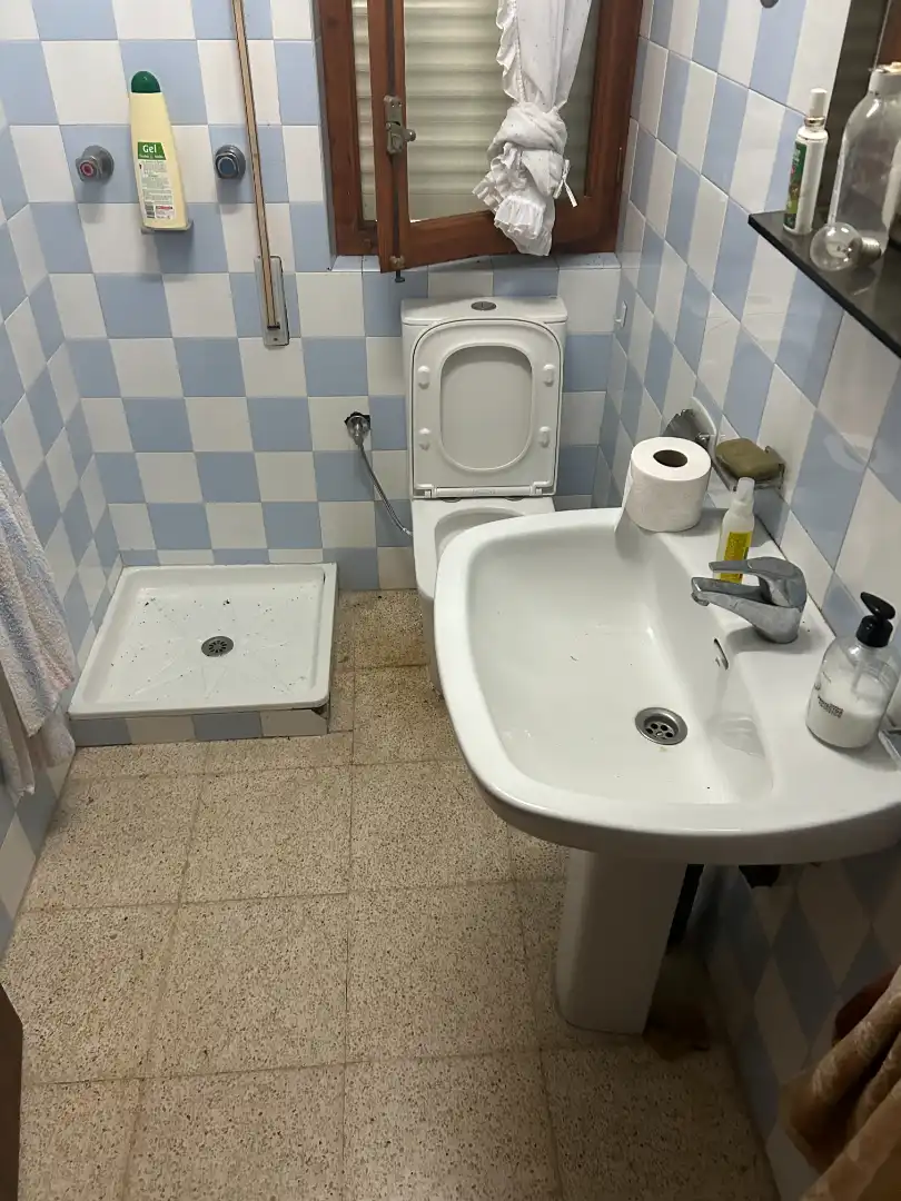 Baño de Casa adosada en venta en Castrillo del Val con Calefacción, Jardín privado y Parquet