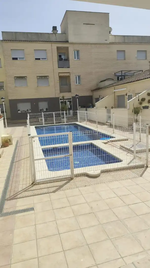Erdgeschosswohnung mit Pool zum Verkauf in Carrer de República