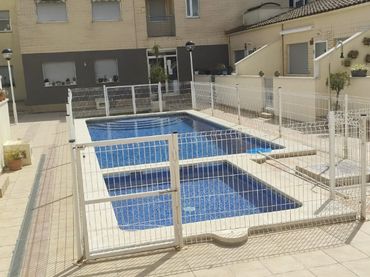 Baixos amb piscina en venda a Carrer de República