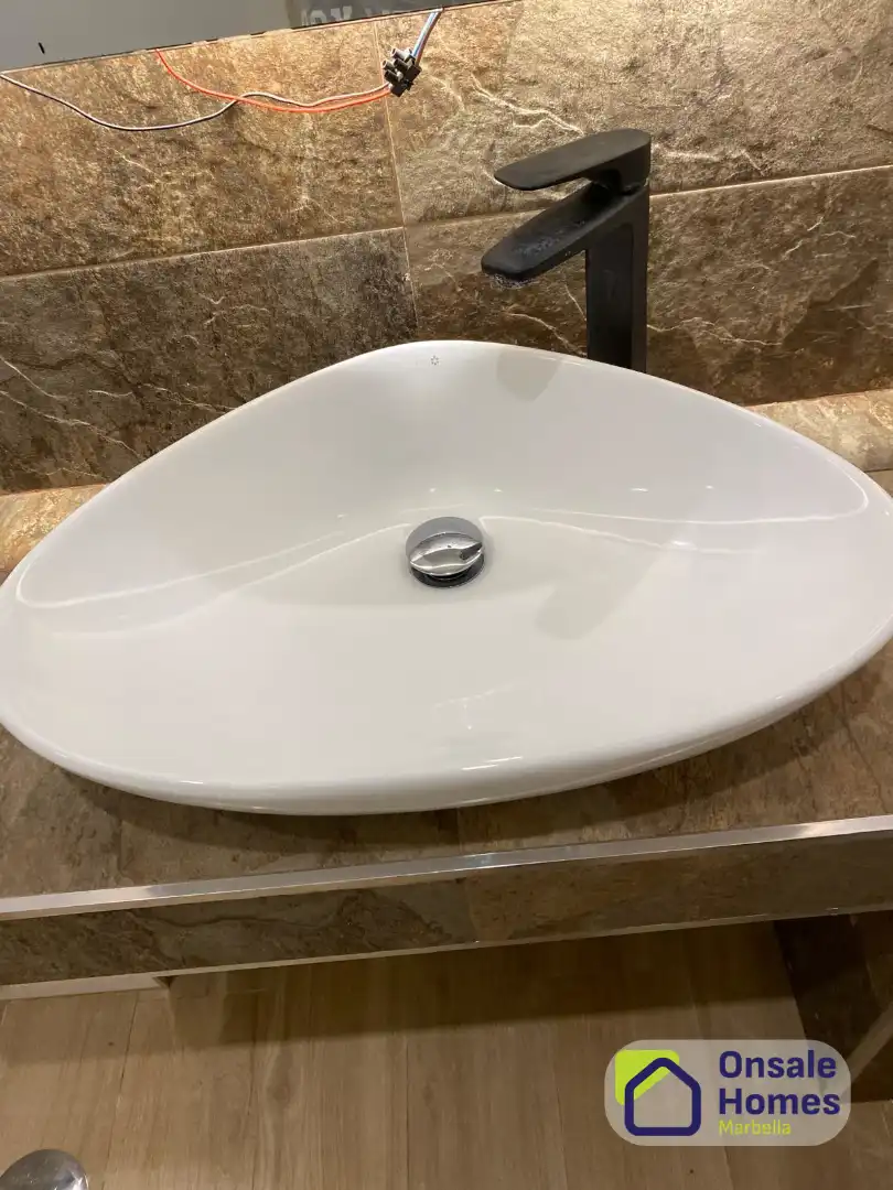 Bany de Pis de lloguer en Marbella amb Aire condicionat, Moblat i Piscina comunitària