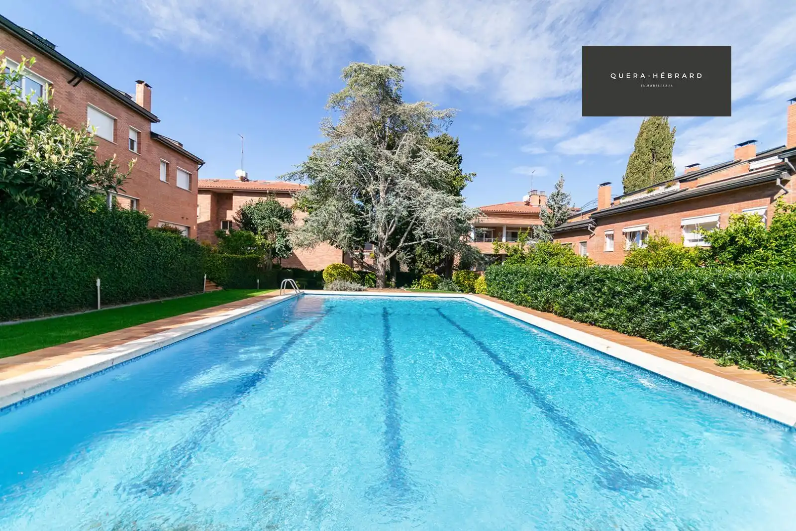 Piscina de Casa adosada en venta en Sant Cugat del Vallès con Calefacción, Parquet y Terraza