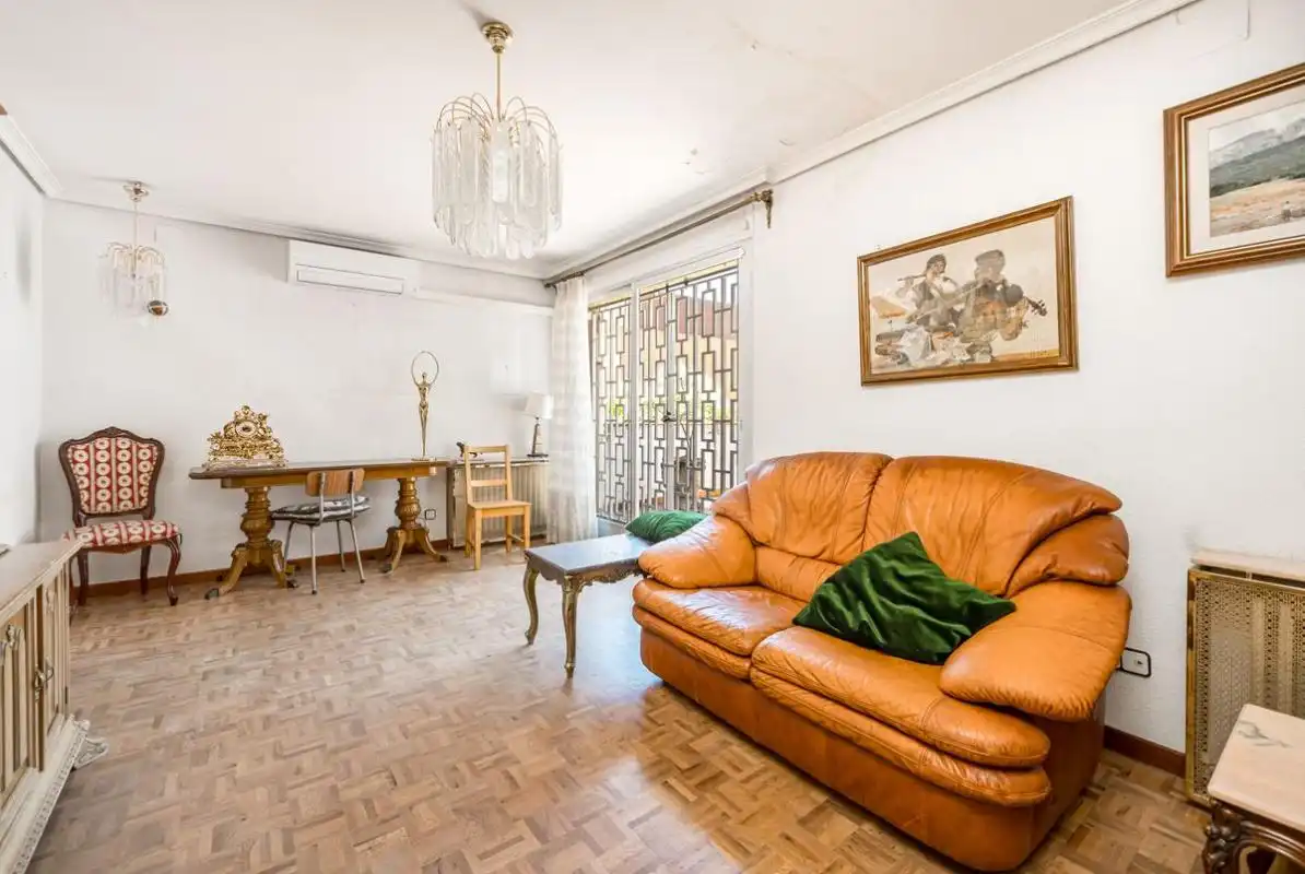 Sala d'estar de Casa o xalet en venda en Madrid amb Aire condicionat, Calefacció i Jardí privat