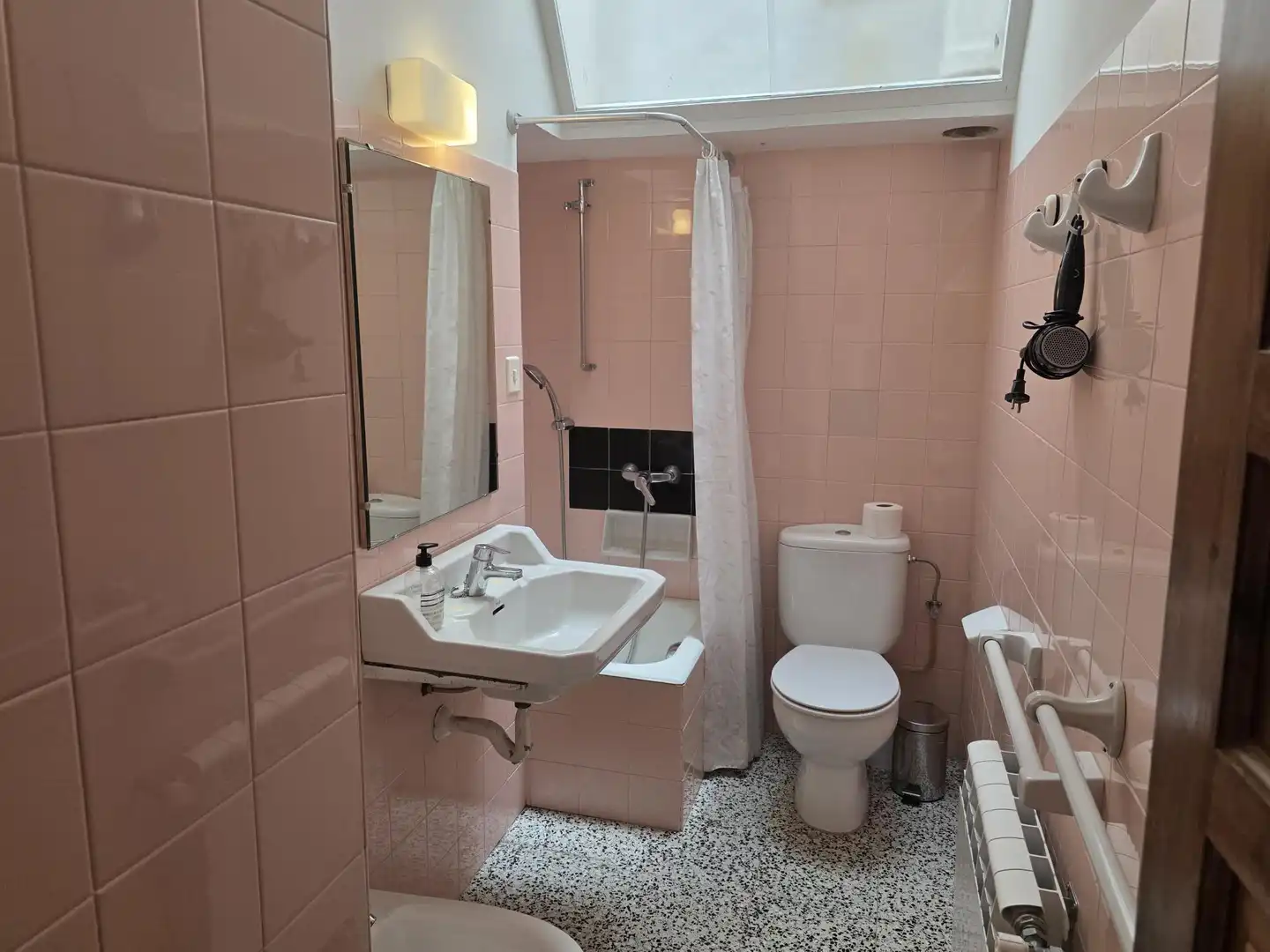 Baño de Finca rústica en venta en Darnius con Calefacción, Jardín privado y Terraza