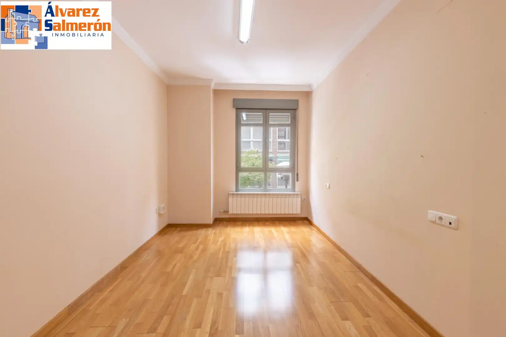 Flat for sale in Granada  with Air Conditioner and Heating