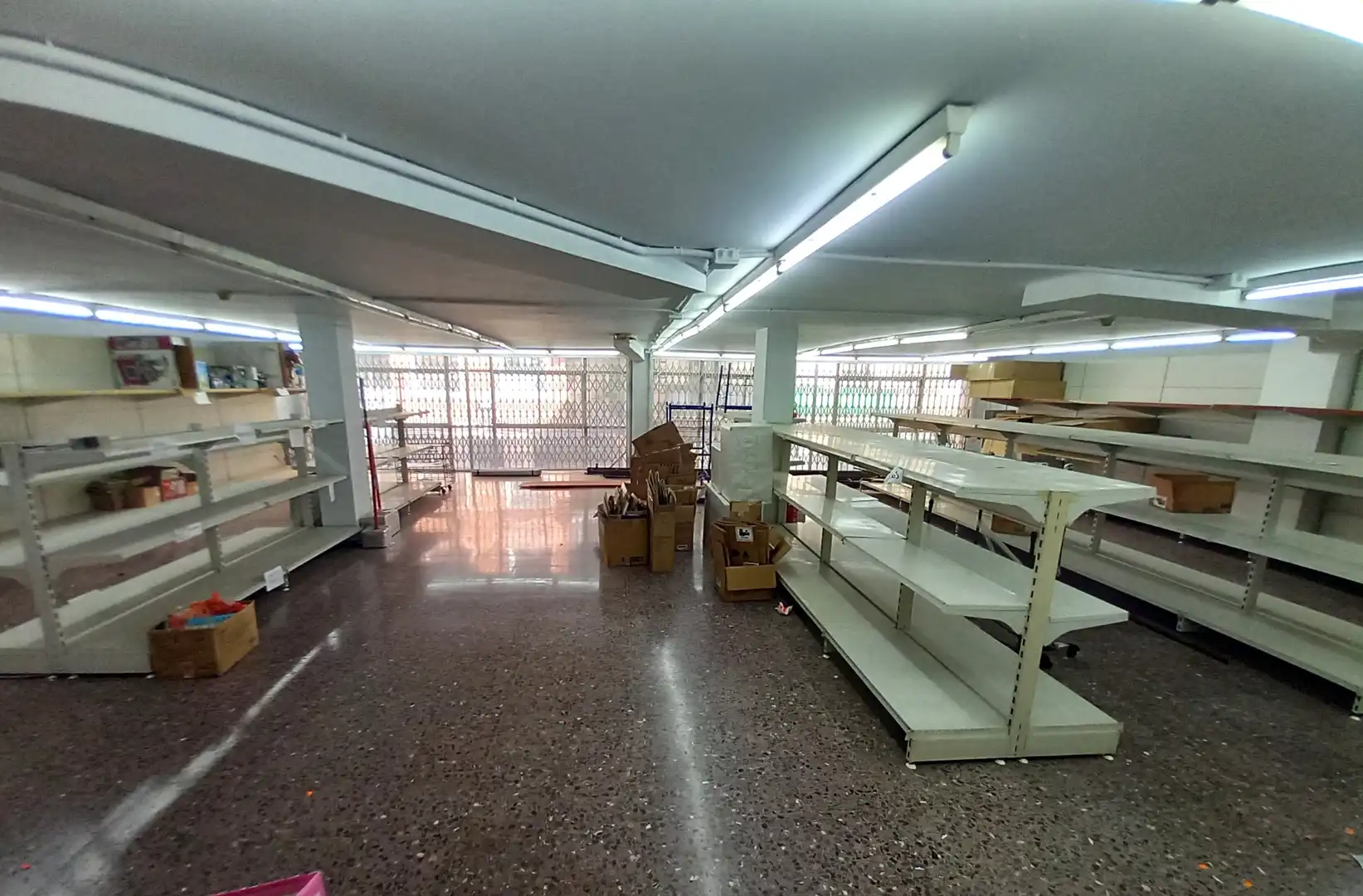 Local de alquiler en L'Hospitalet de Llobregat con Parquet
