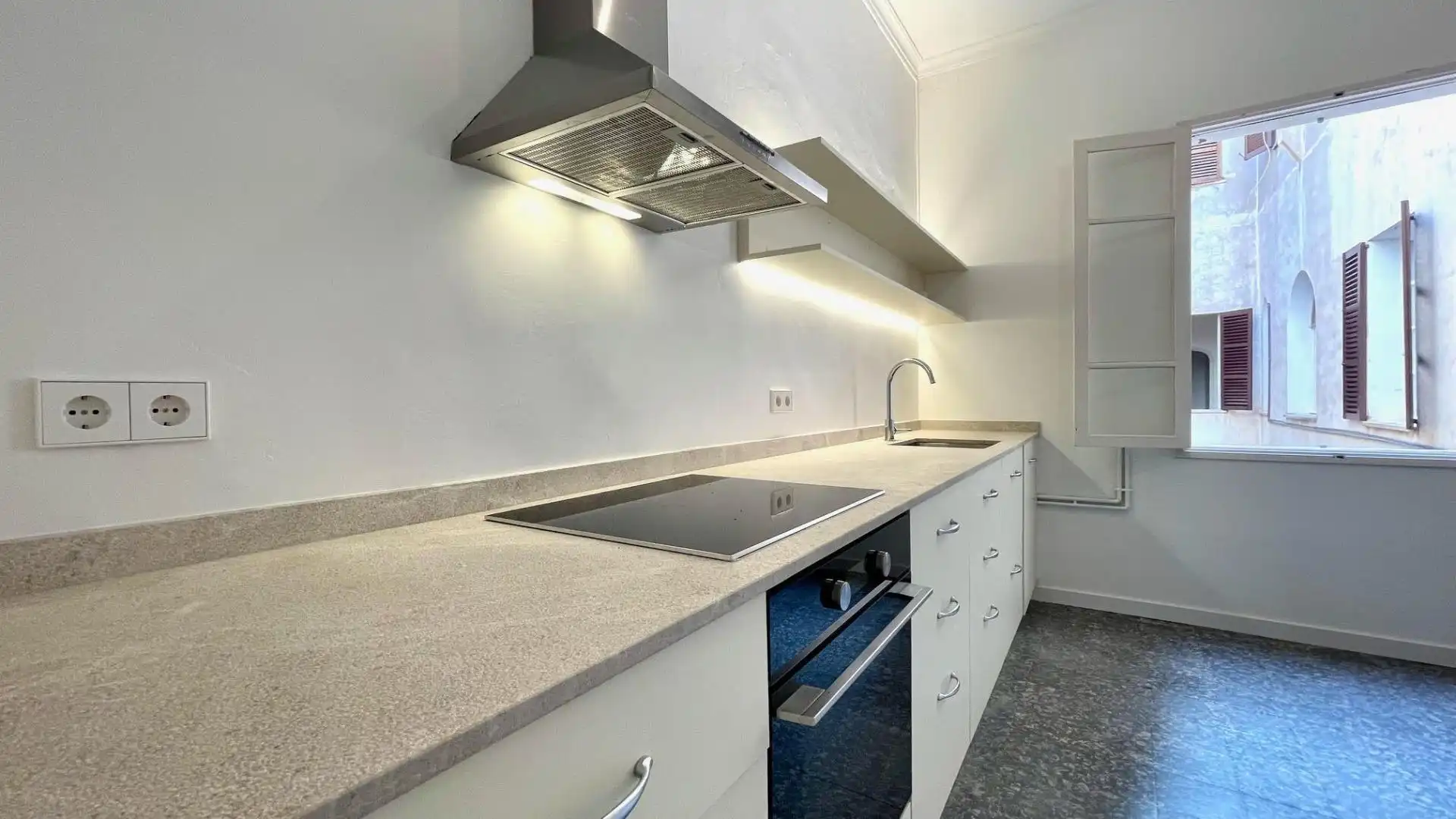 Kitchen of Flat for rent in  Palma de Mallorca  with Air Conditioner and Balcony