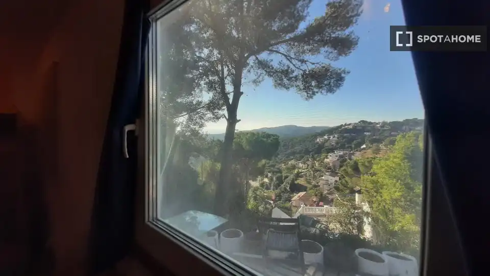 Habitación de Apartamento para compartir en Sant Cebrià de Vallalta con Aire acondicionado, Terraza y Amueblado