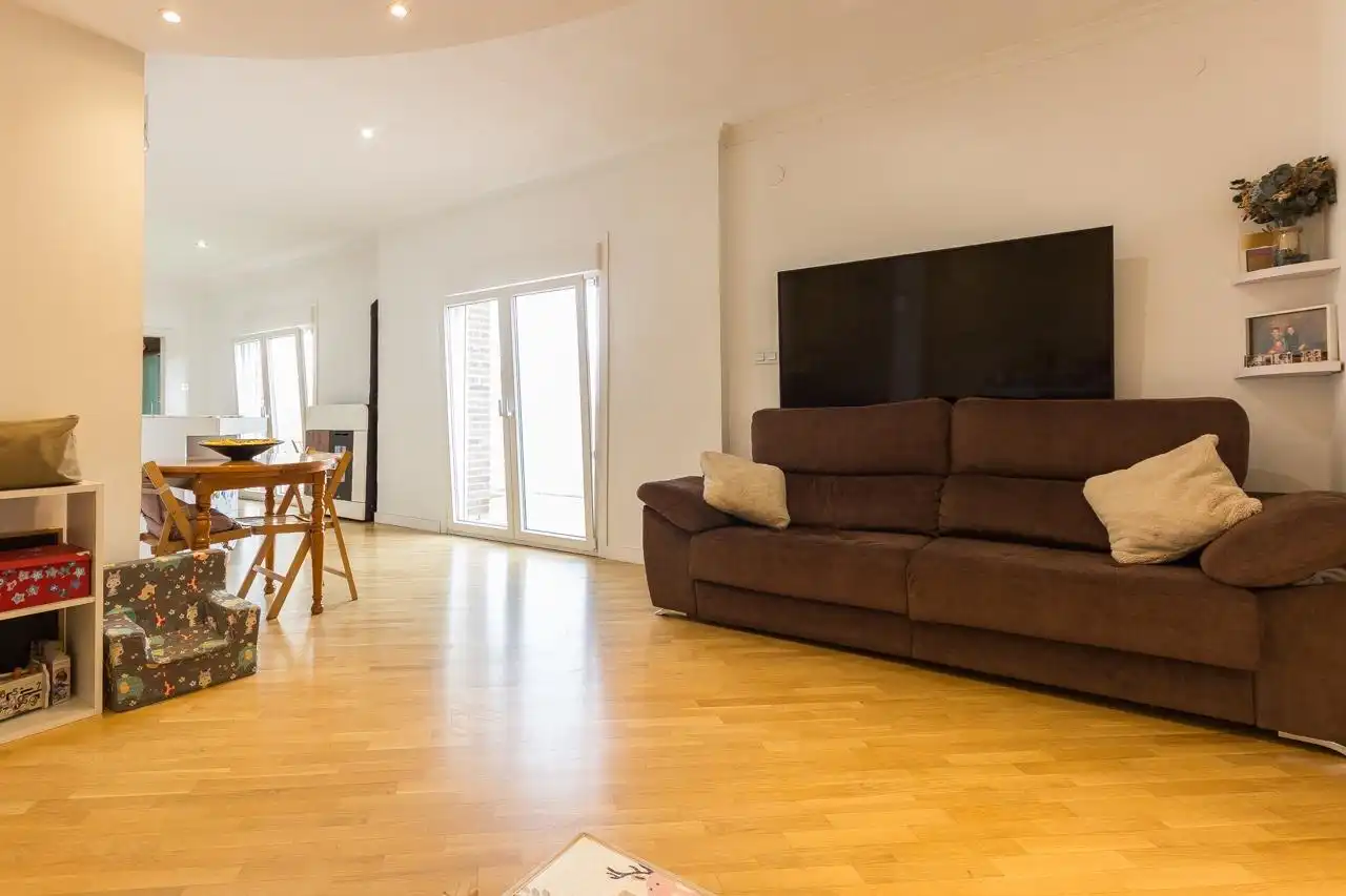 Wohnzimmer von Dachboden zum Verkauf in Elda mit Klimaanlage, Parkett und Terrasse