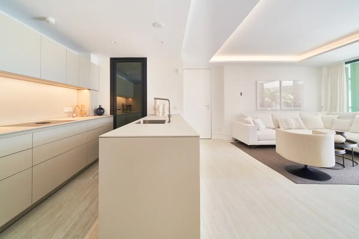 Flat with pool for sale in Estepona - Estepona,Centro,Avenida Juan Carlos I, imagen 5