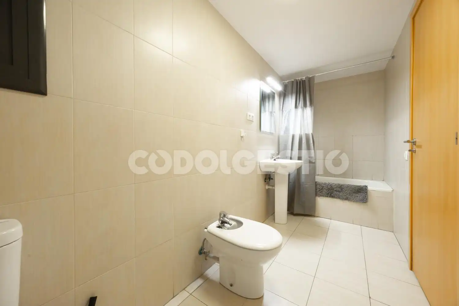 Bathroom of Flat for sale in Torelló  with Balcony