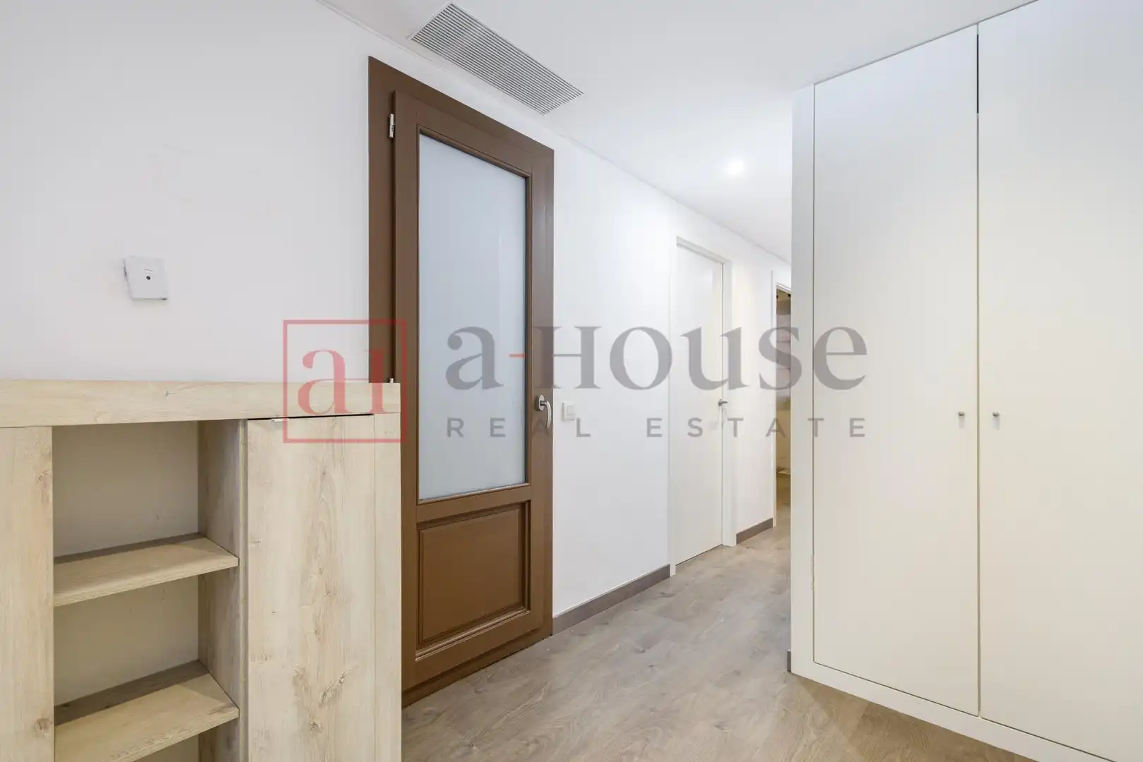 Flat for sale in Barcelona  with Air Conditioner, Heating and Parquet flooring