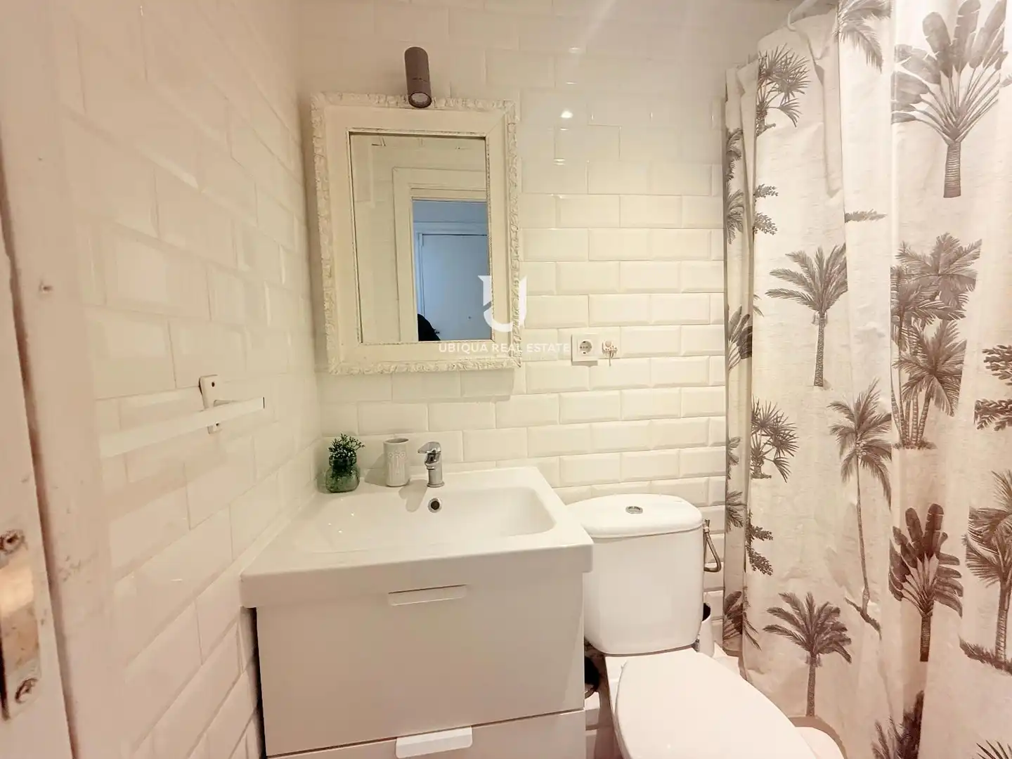 Bathroom of Flat for rent in L'Hospitalet de Llobregat  with Air Conditioner, Heating and Furnished