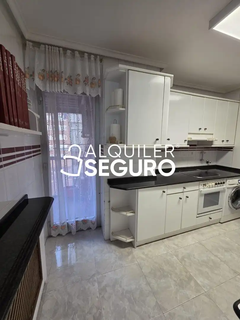 Küche von Wohnung zur Miete in Burgos mit Heizung, Terrasse und Möbliert
