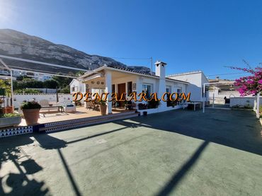 Chalet con piscina en venta en El Montgó