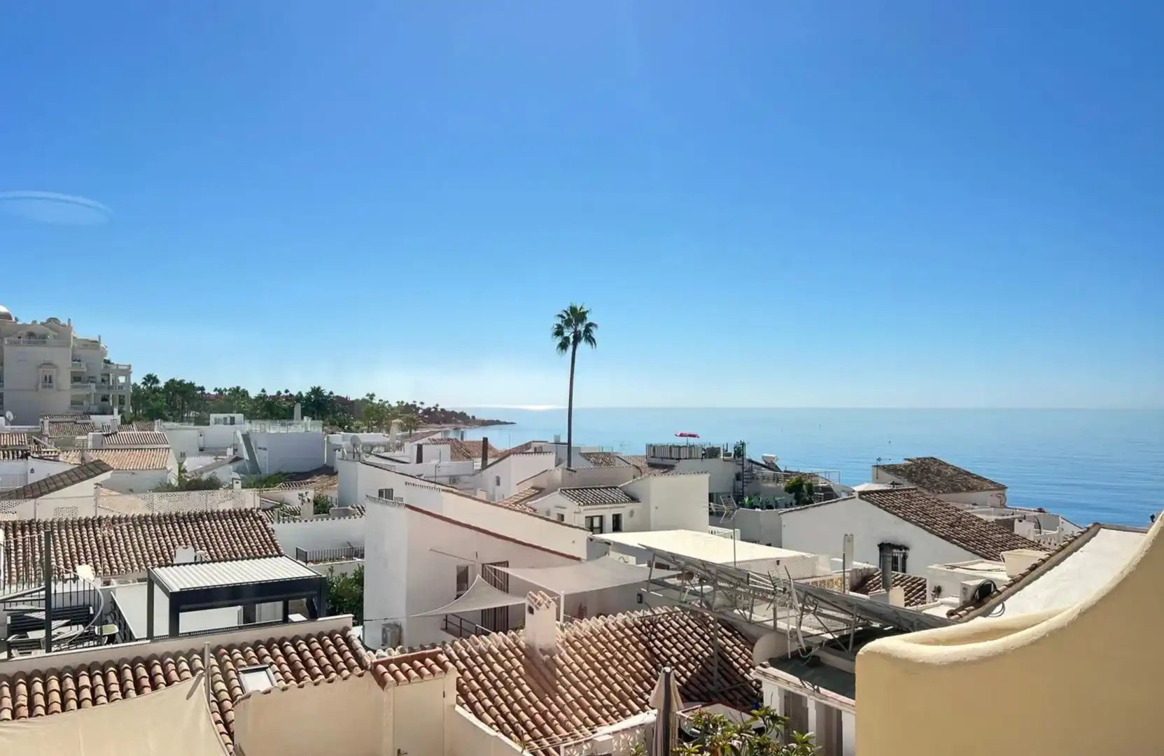 Vista exterior de Apartament de lloguer en Estepona amb Aire condicionat, Terrassa i Moblat